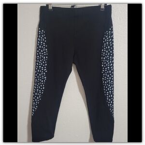 LJ Black cropped leggings size medium